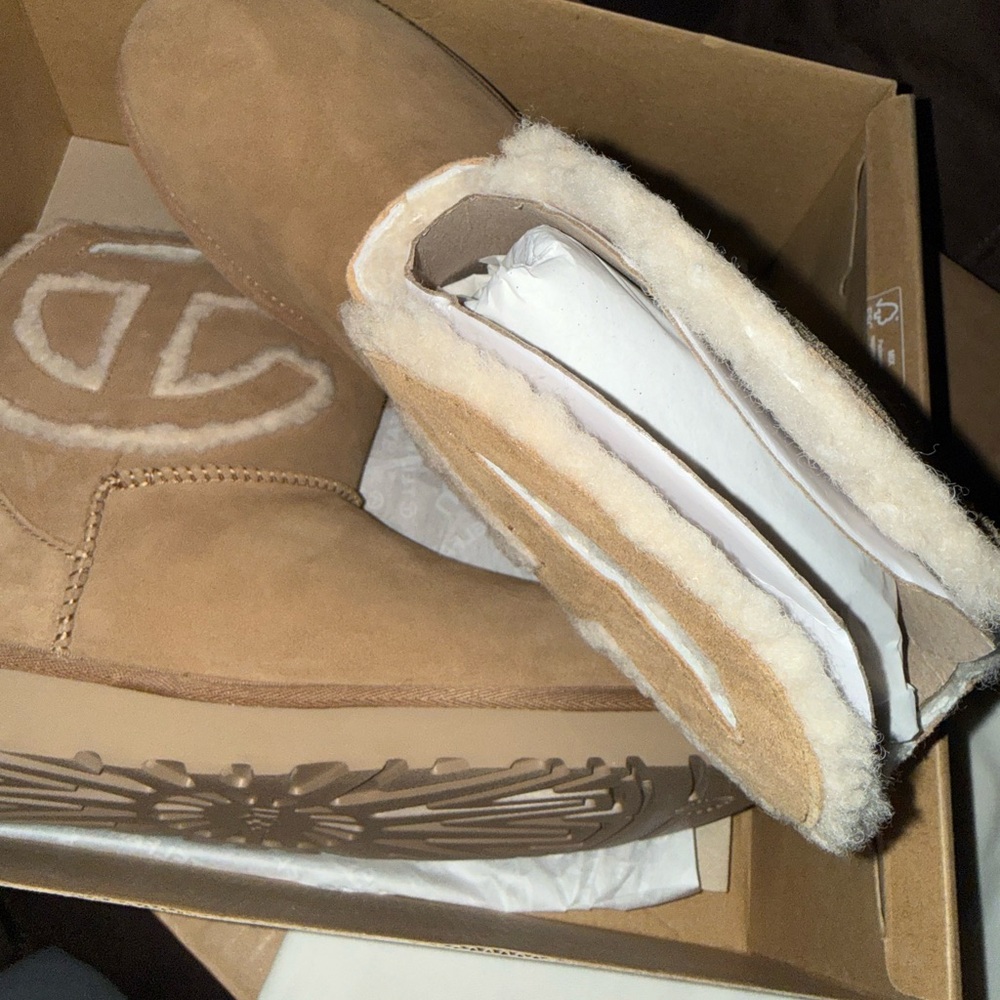 Authentic UGG Telfar Large shopper chestnut & UGG Telfar Logo Mini Lb Fur Boots - Picture 7 of 9